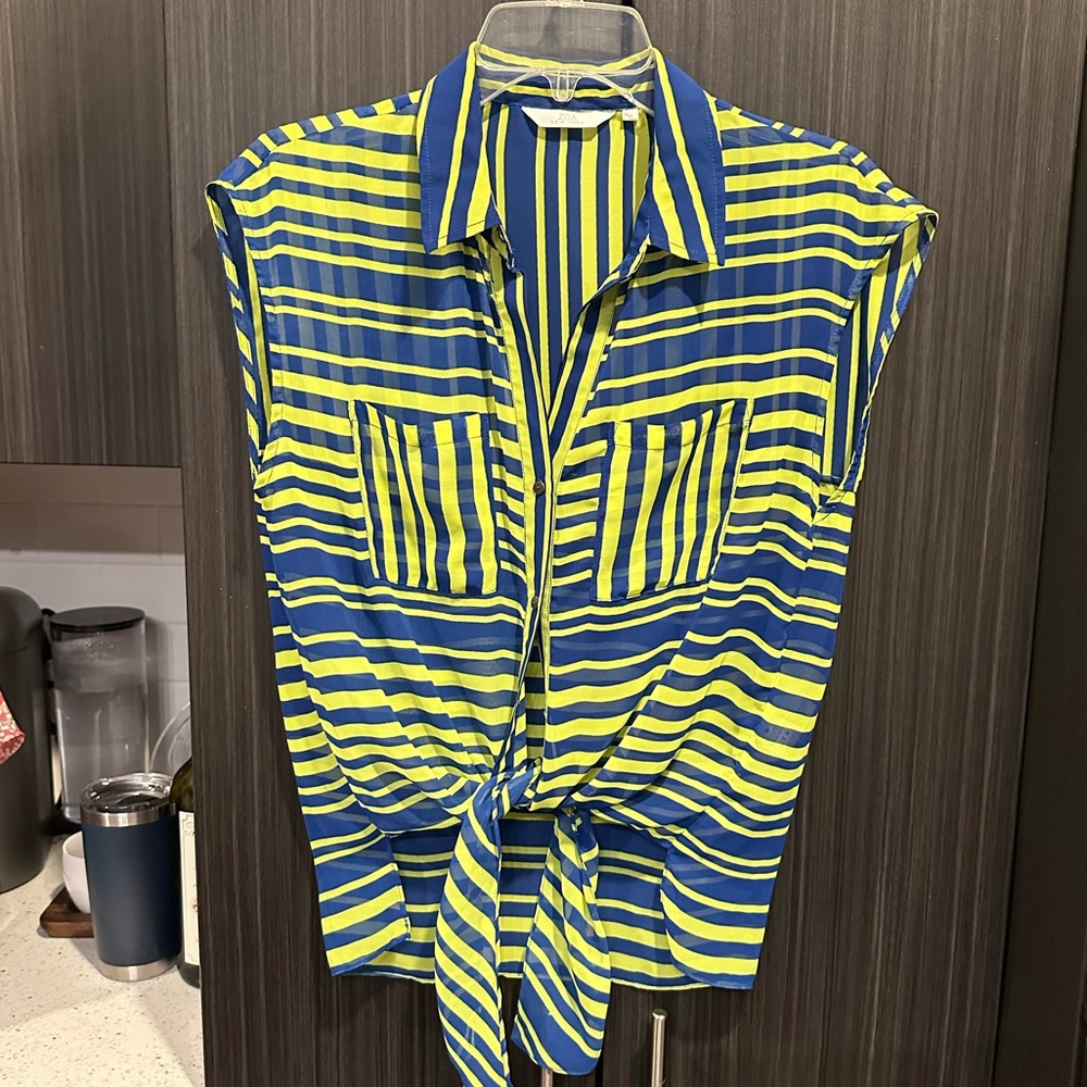 ZOA New York Sheer Tie-Front Button Down Size Small